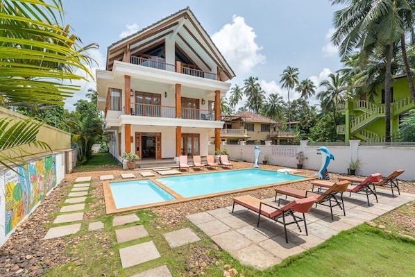 Villa with Swimming pool