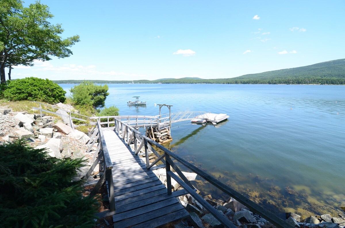 Oceanfront Cottage with incredible views of Acadia National Park