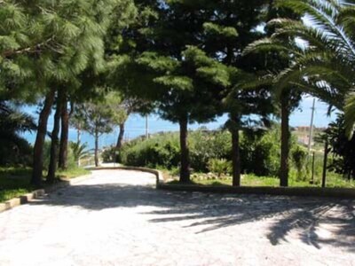 charming ,quiet villa 2/6 persons, wide garden with mediterranean vegetation and a wonderful view of the Golf.Near to Reserve Zingaro and Scopello.