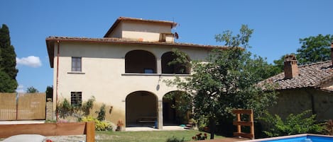 Buca dei Merli with private garden and swimmingpool