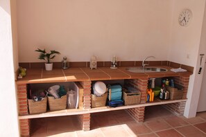 Pool kitchen