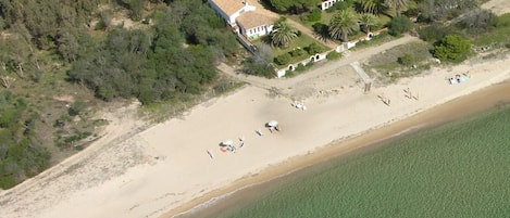 localizzazione sul mare - la casa è direttamente adiacente al mare con un ettaro