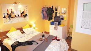 bedroom I:
1 double bed, bedside tables, commode