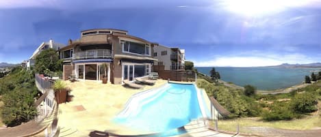 360 View