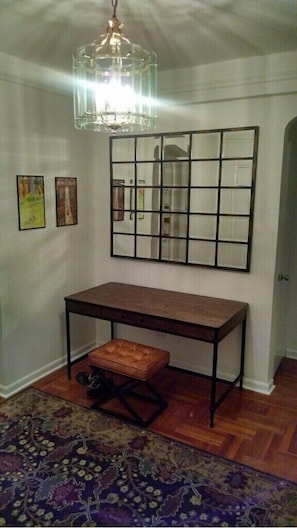 Foyer -desk