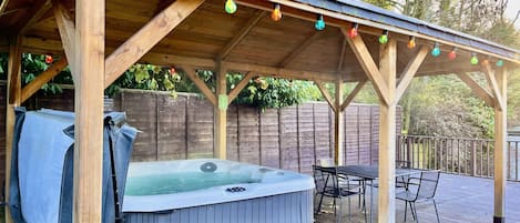 A cosy hot tub in the frosty mornings :) perfect xx