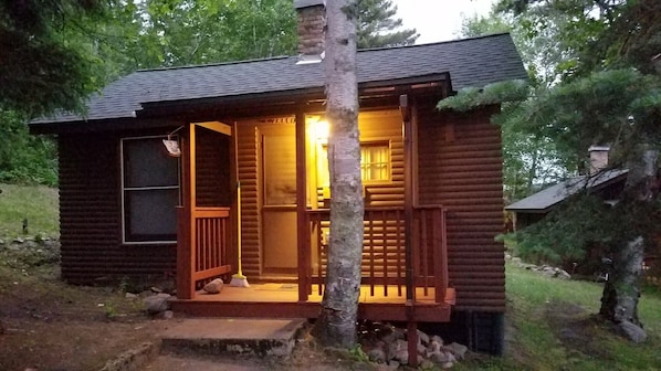 Front porch of Birch Cabin 