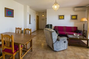 Other view of the living