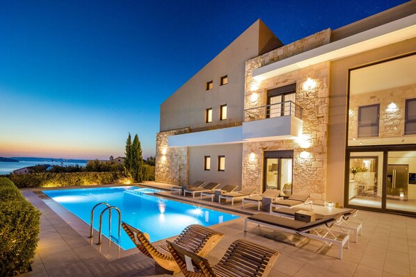 Villa Karga by night