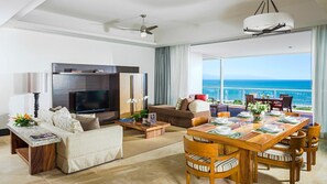 Main Living room with 2 pull out couches.