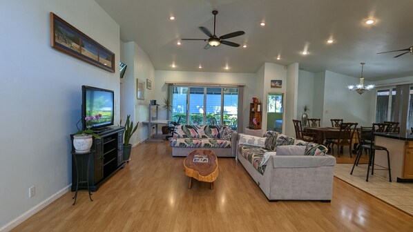 High ceilings and a open floor plan.