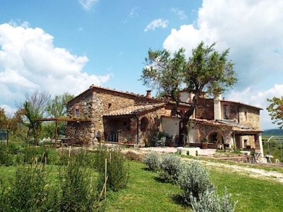 studio apartment in farmhouse with pool