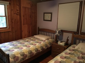 Bedroom with twin beds.