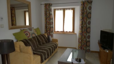 Beautiful and charming apartment with balcony, warm, tastefully restored