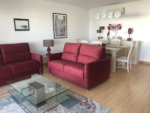 Lounge & Dining area