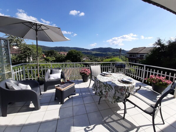 Terraza con barbacoa y preciosas vistas a la montaña