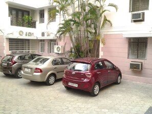 Spacious Car Parking, upto 40 cars can be parked in the campus!