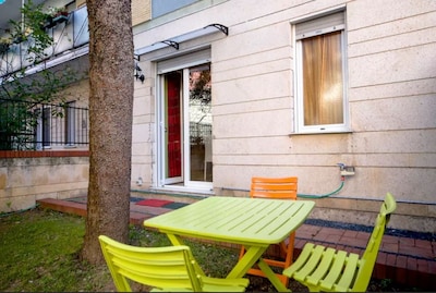 Apartment with garden and private parking for a fee