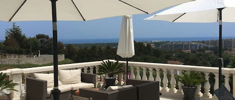 Vue Mer, Terrasse, salon d'été