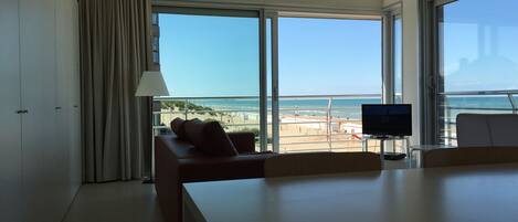 Master room with a view of the dunes, beach and sea.