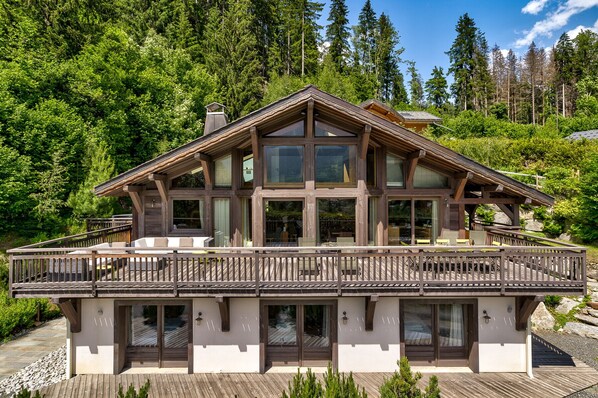 Beautiful Chalet le Favre