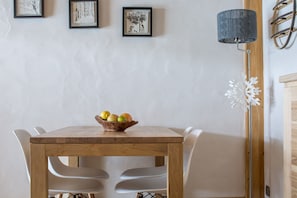 Table à manger pour 4 personnes