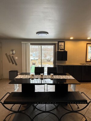 Open kitchen with extendable table