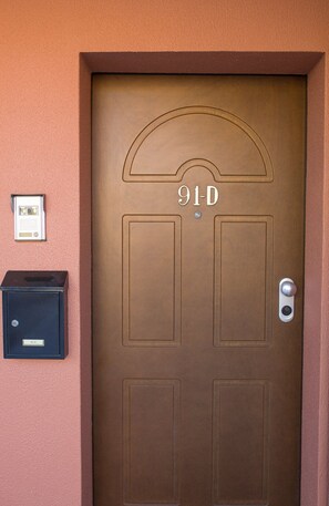 Villa n° 91-D > Porte d'entrée 91-D