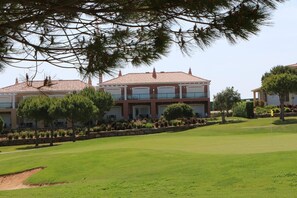 Jardin de la Villa 91-D, vue sur GOLF ( trou n°3 )