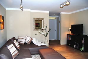 Wohnzimmer mit LED Kabel TV und kostenlosem Internetzugang, DVD, CD, Radio, Fax