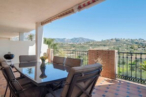 Terraza y comedor exterior