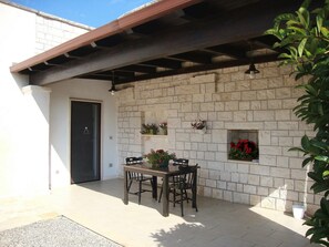Gazebo dove poter pranzare e/o cenare immersi nella natura