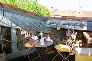 Terrace facing the sunset