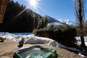 Bañera de hidromasaje al aire libre