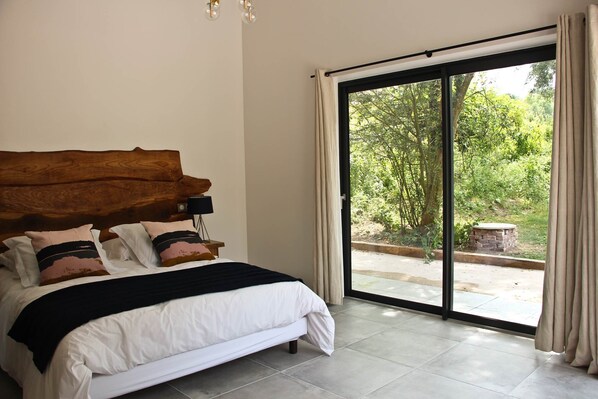 Chambre lit Queen size (160x200cm)