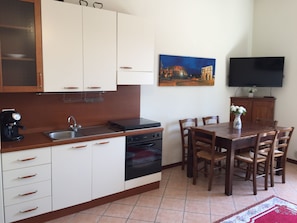 Nice Kitchen with Large Dining Table 