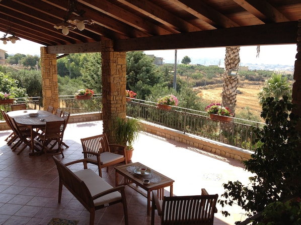 Outdoor dining