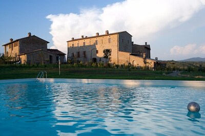 Private Room in a small medieval village with pool, between Florence and Siena