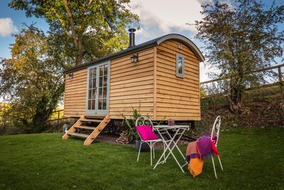 Shepherd's Hut heaven: ¡un refugio acogedor con cocina y baño!