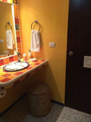 Bathroom overview
Viva Maria