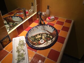 Mexican Talavera sink
Viva Maria