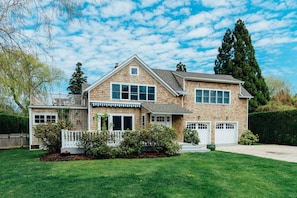 House seen from the Front
Detail 3