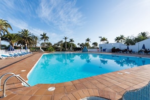 holiday home with communal pool maspalomas