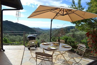 Relaxing House surrounded by Olive trees, wonderful sea view