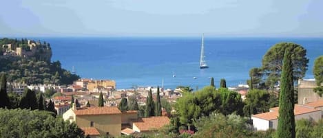 Vue d'ensemble avec la baie de Cassis