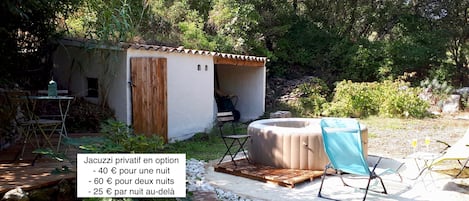 Jacuzzi privatif en accès libre 24/7 (en option)