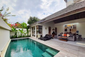 Private Pool & Living Room