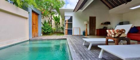 Private Pool & Living Room