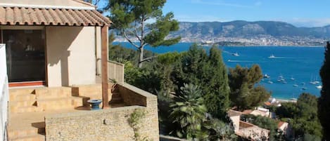 Belle villa avec vue imprenable sur la rade de Toulon et ses environs