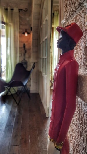 Living room (decorative detail)
